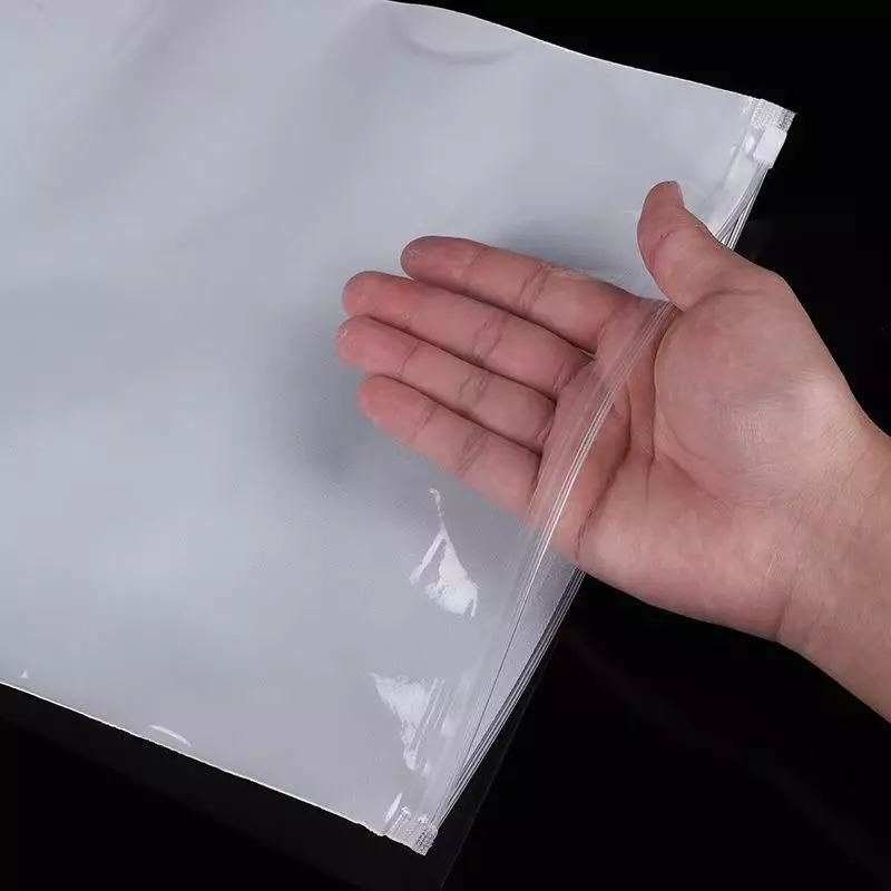 T Shirt Packaging Zipper Bags for ClothingGarment zipper bags with a perforated film on one side and a PE film on the other.